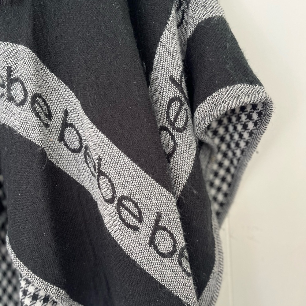 BeBe Ruana With Faux Fur Black Houndstooth - Picture 4 of 12